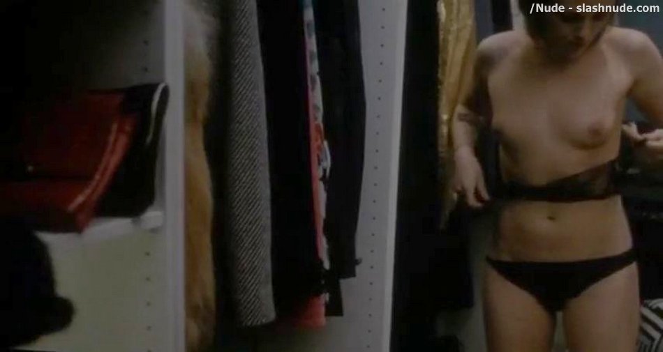 Kristen Stewart Topless In Personal Shopper 49