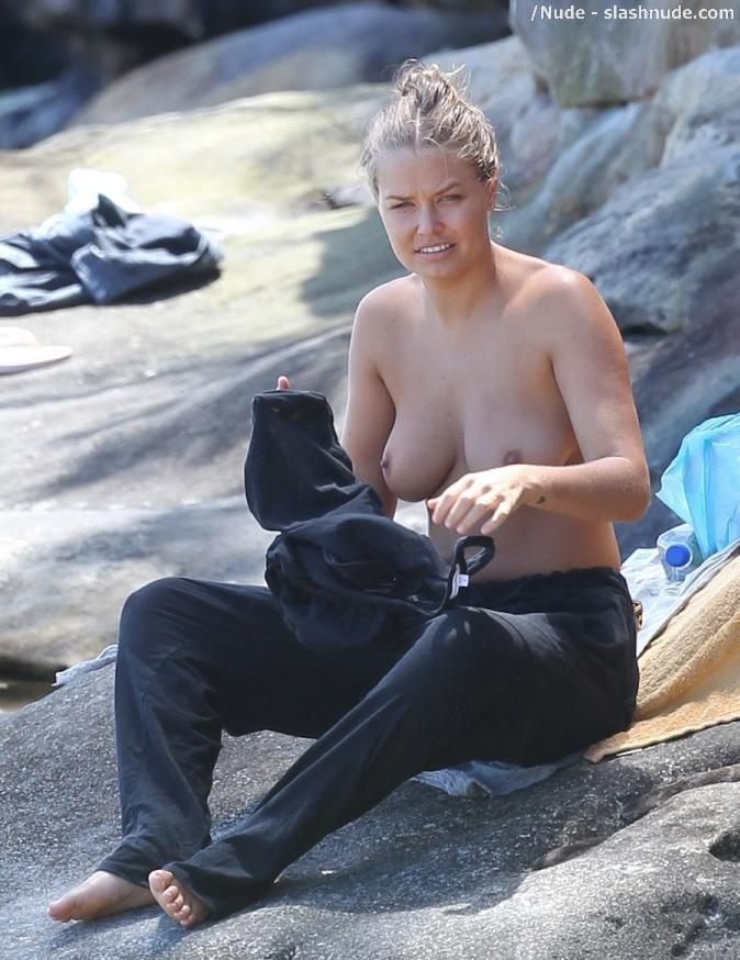 Lara Bingle Topless For A Tan On Sydney Beach 3