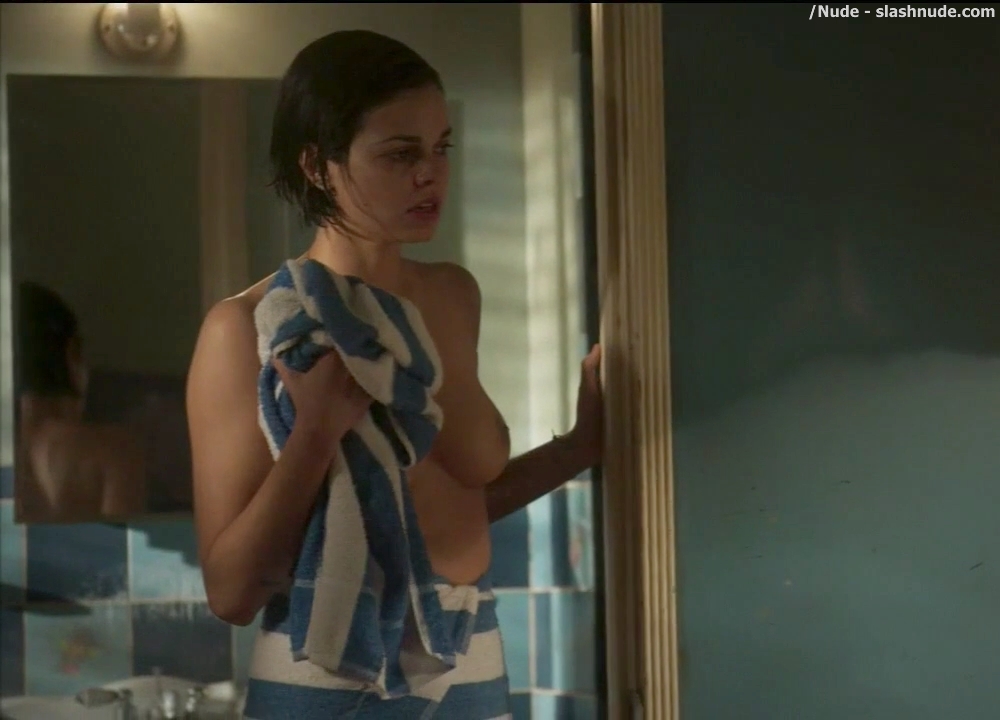 Lina Esco Topless In A Towel In Kingdom 5