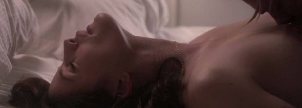 liv tyler topless in bed from the ledge 8512