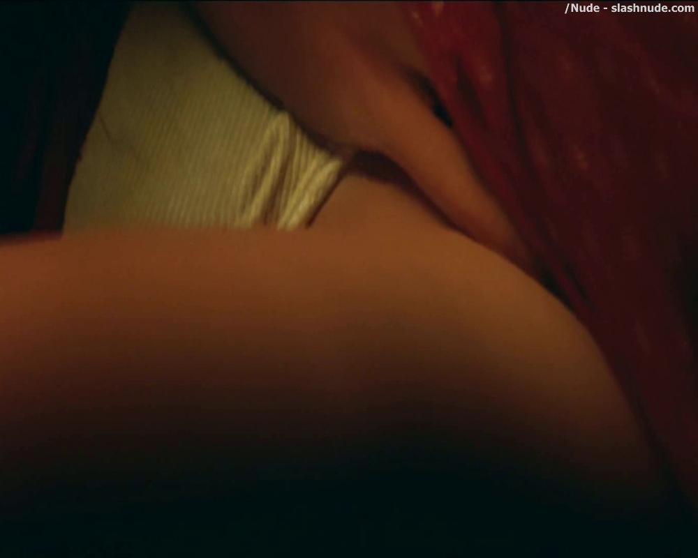 Liv Tyler Topless In Stealing Beauty 16