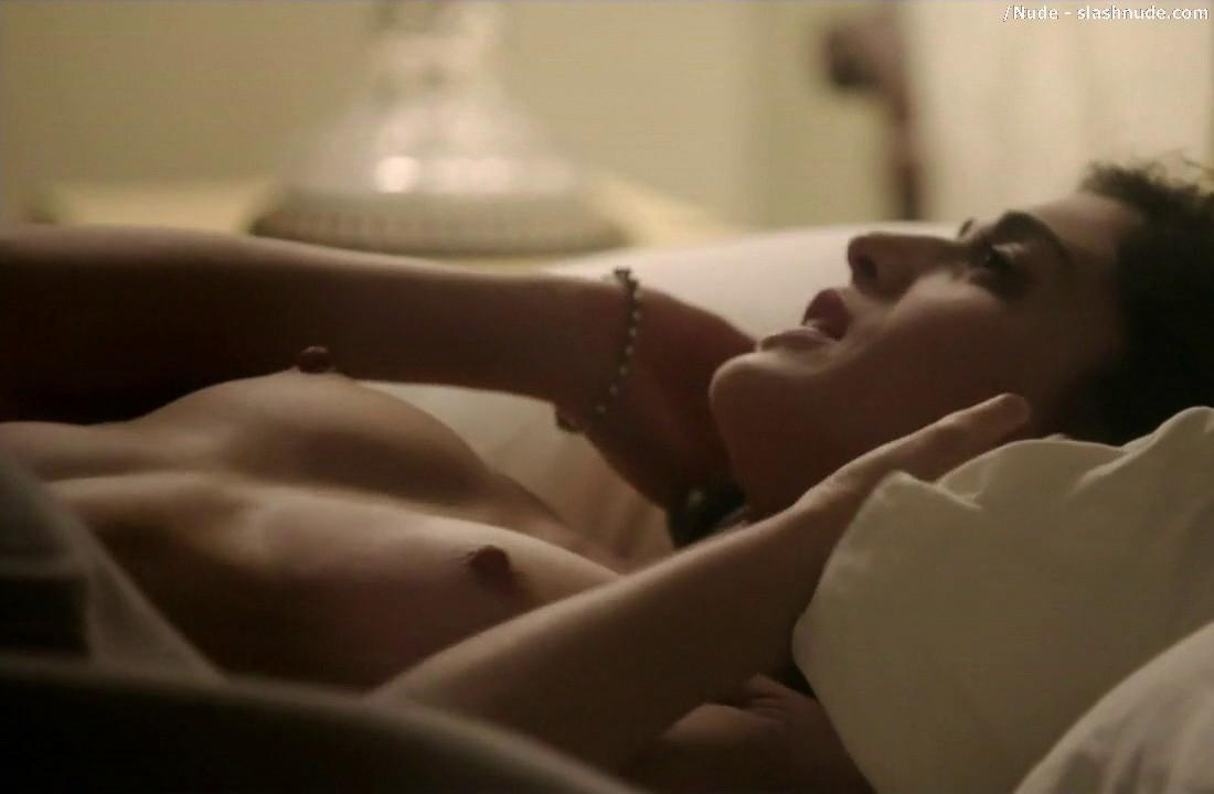 Lizzy Caplan Nude In Bed On Masters Of Sex 13