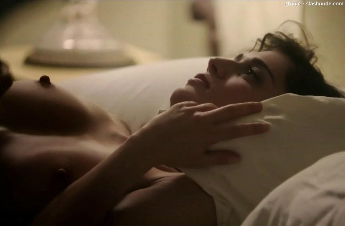 Lizzy Caplan Nude In Bed On Masters Of Sex 7