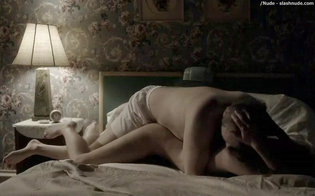 Lizzy Caplan Nude On The Bottom In Masters Of Sex 3