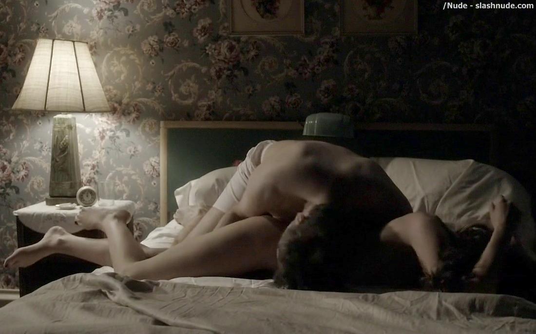 Lizzy Caplan Nude On The Bottom In Masters Of Sex 4