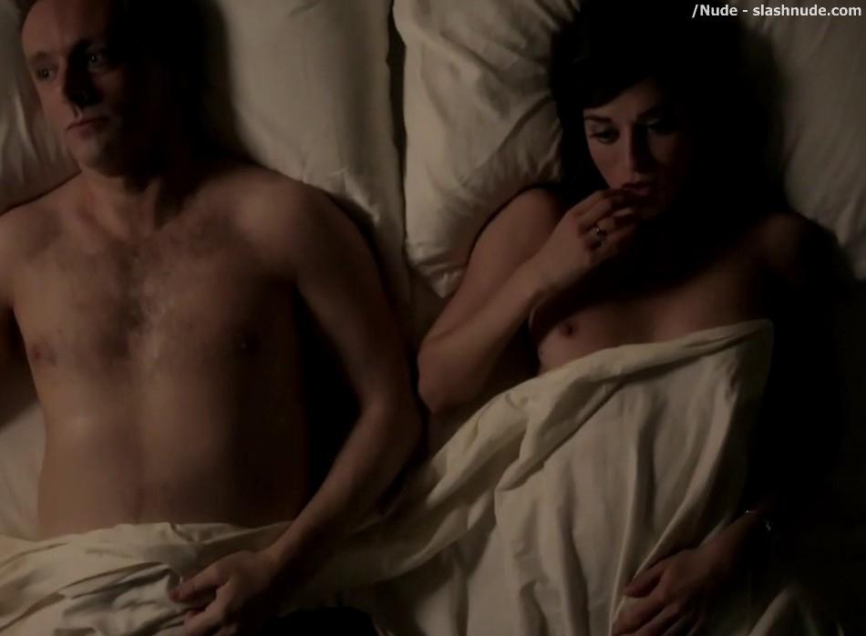 Lizzy Caplan Topless For Pillow Talk On Masters Of Sex 2