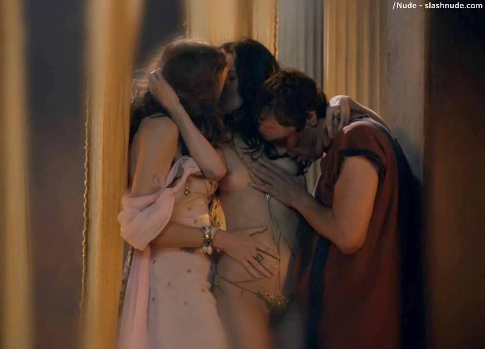 Lucy Lawless Jamie Murray Threesome Sex Scene On Spartacus 12
