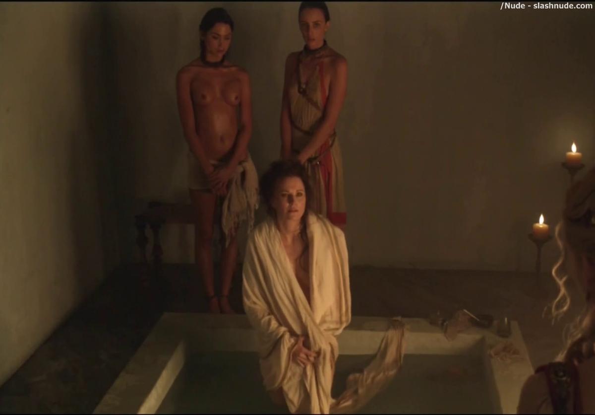 Lucy Lawless Naked To Show Her Breasts On Spartacus Vengeance 15