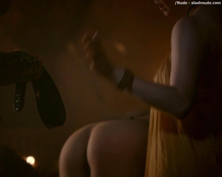 Maisie Dee Nude To Get Spanked On Thrones 20