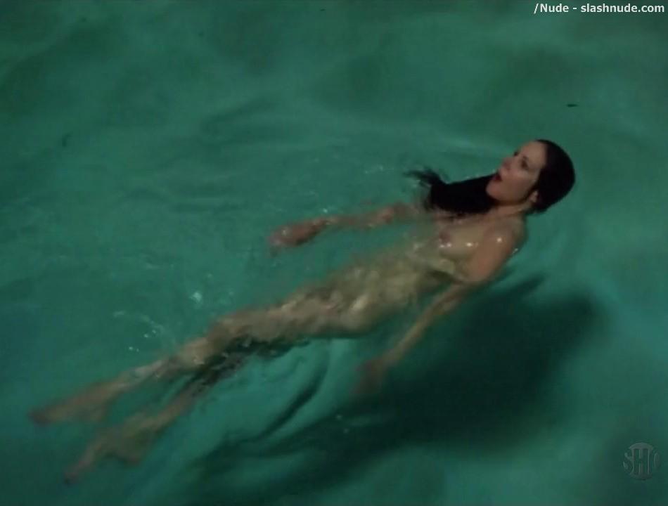 Mary Louise Parker Nude For A Pool Swim On Weeds 10