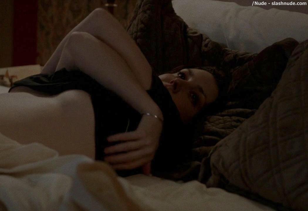 Melanie Lynskey Nude In Bed On Togetherness 2