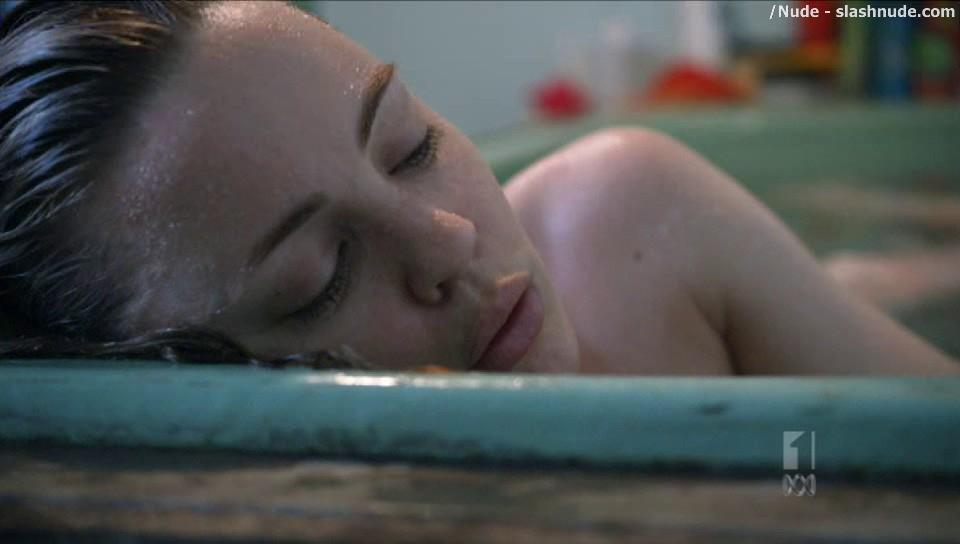 Melissa George Nude In Bathtub From The Slap 1