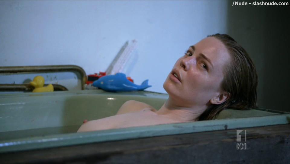 Melissa George Nude In Bathtub From The Slap 10