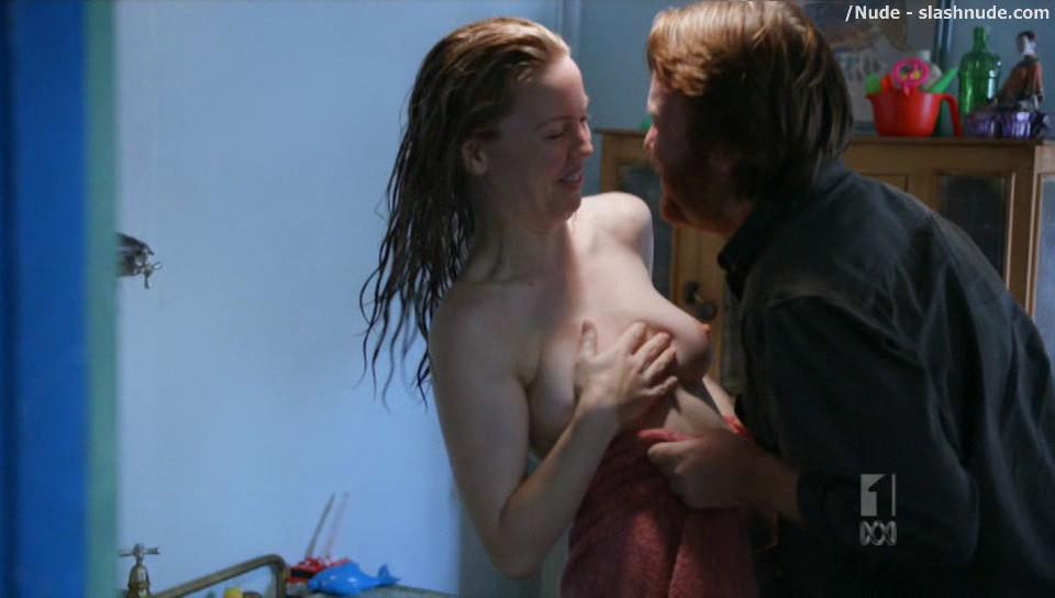 Melissa George Nude In Bathtub From The Slap 16
