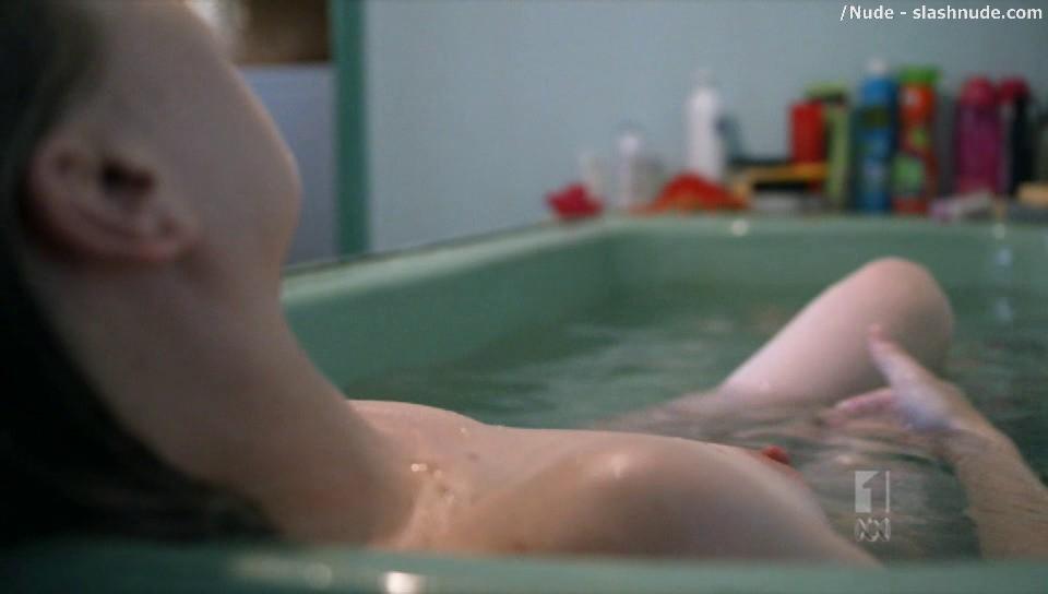 Melissa George Nude In Bathtub From The Slap 3