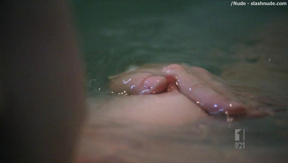 Melissa George Nude In Bathtub From The Slap 7
