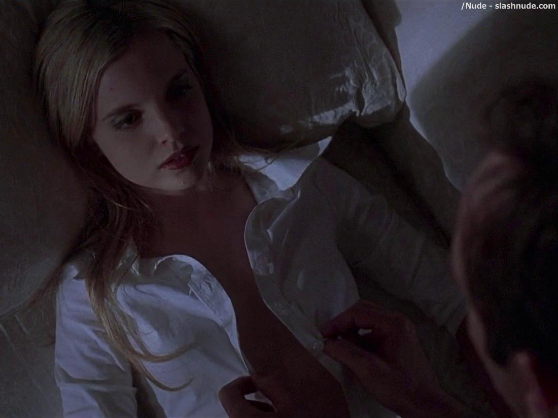 Mena Suvari Topless For Her First Time In American Beauty 1
