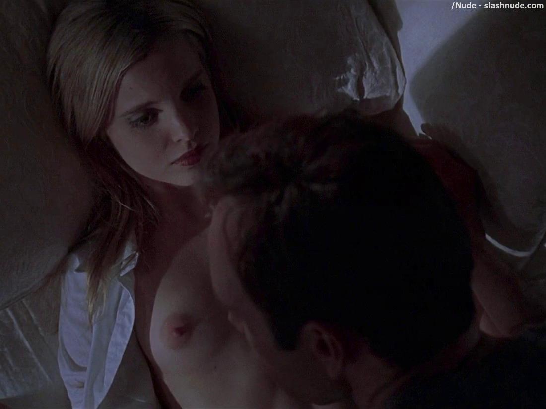 Mena Suvari Topless For Her First Time In American Beauty 10