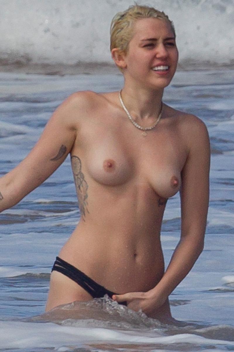 Miley Cyrus Hot Tits - Miley Cyrus Bares Topless Breasts With Boyfriend At Beach - Photo 7 - /Nude