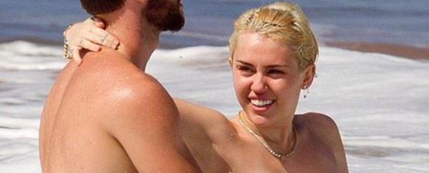 Miley Cyrus Naked Boobs Beach - Miley Cyrus Bares Topless Breasts With Boyfriend At Beach - /Nude