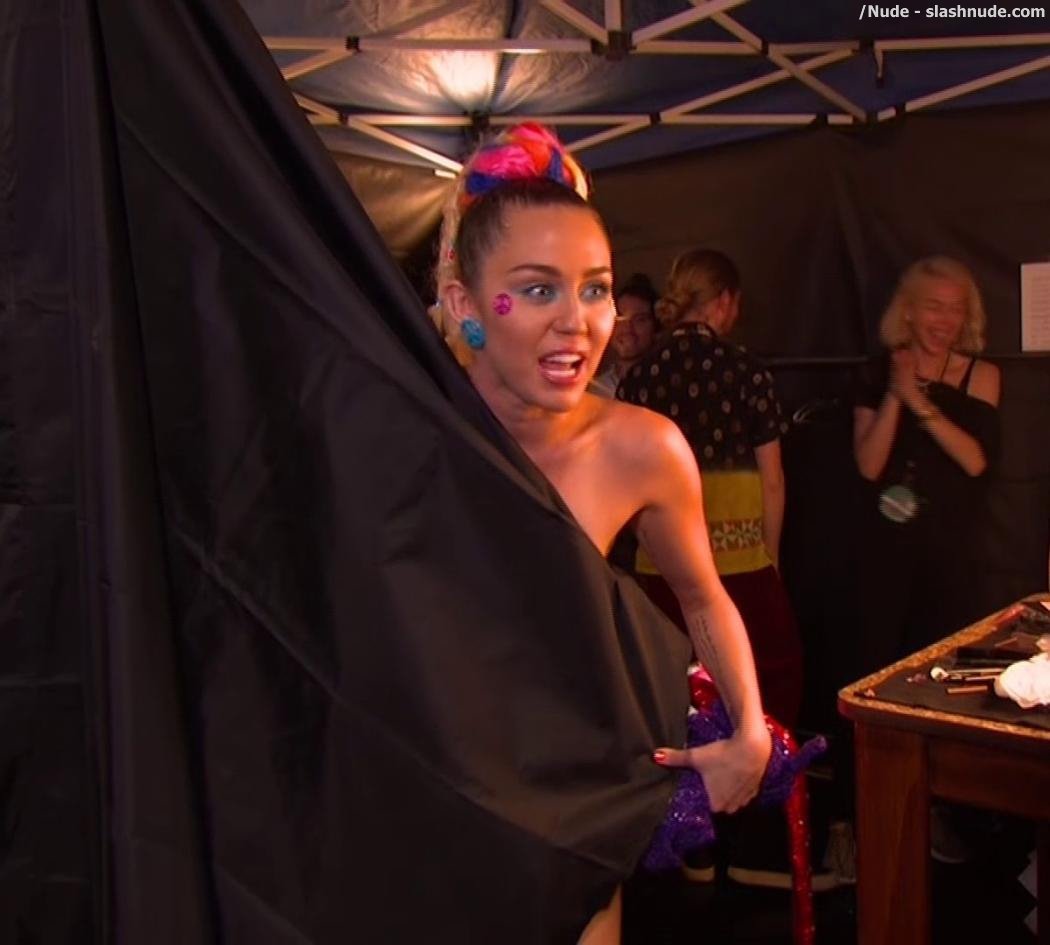 Miley Cyrus Nipple Flash At Mtv Vmas 3
