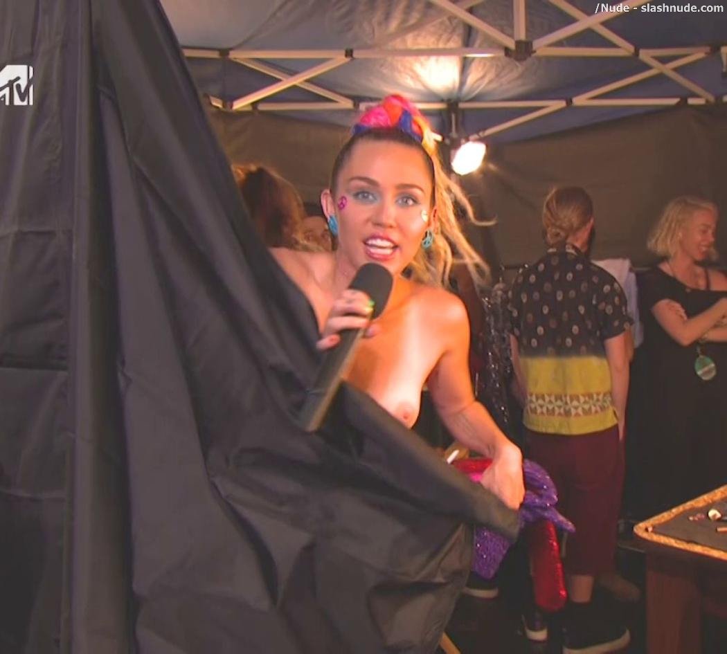 Miley Cyrus Nipple Flash At Mtv Vmas 7