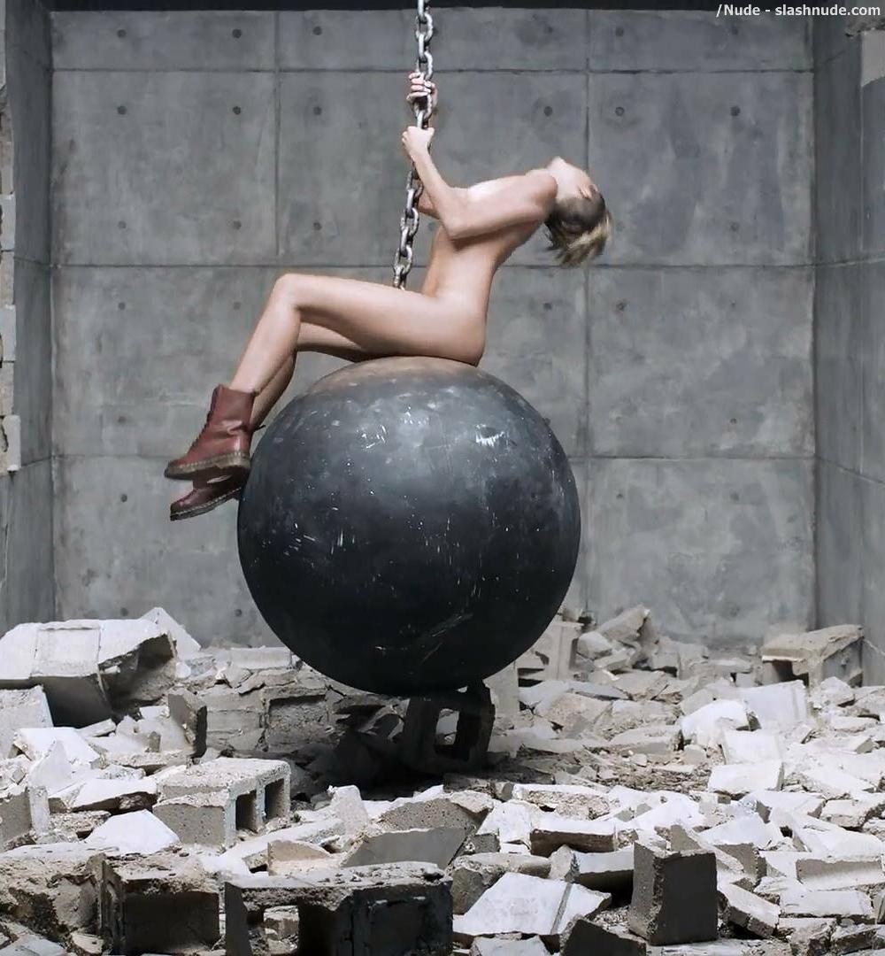 Miley Cyrus Nude To Bottom In Wrecking Ball Music Video 10