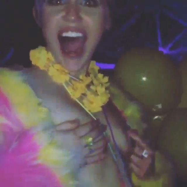 Miley Cyrus Topless To Celebrate Her Birthday At Nightclub 1
