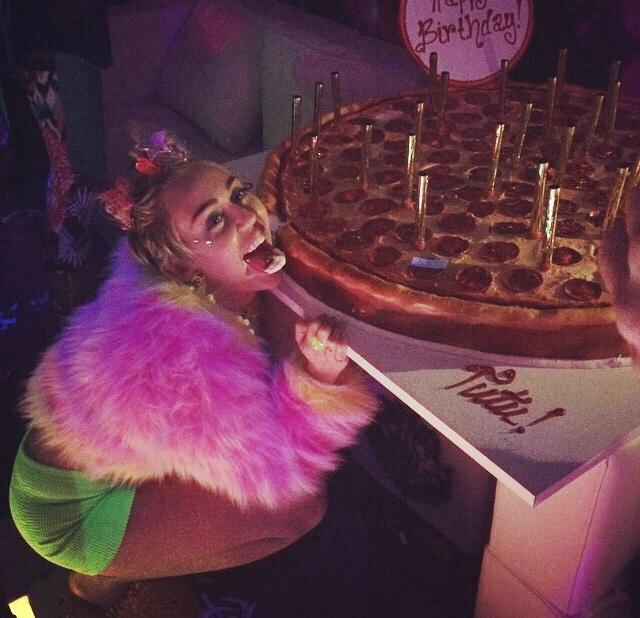 Miley Cyrus Topless To Celebrate Her Birthday At Nightclub 5