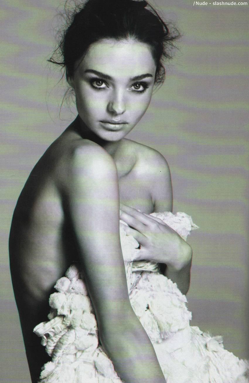 Miranda Kerr Topless And In 3 D 7