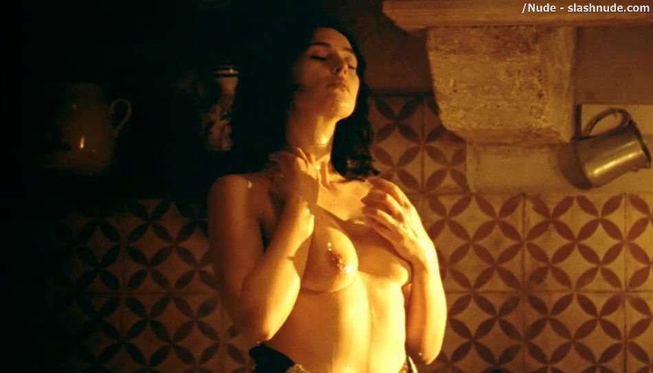 Monica Bellucci Nude Top To Bottom In Malena 17