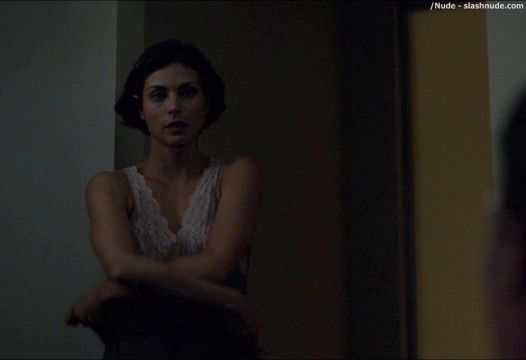 Morena Baccarin Topless With Hands Down Dude Pants On Homeland 1