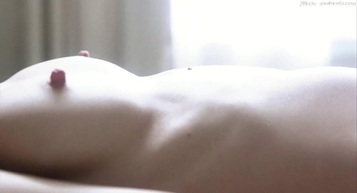 Naomi Watts Topless Nipples Perk Up In 21 Grams 7