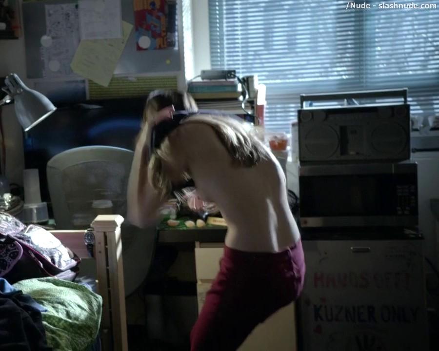 Nichole Bloom Topless For A Quick Flash On Shameless 8