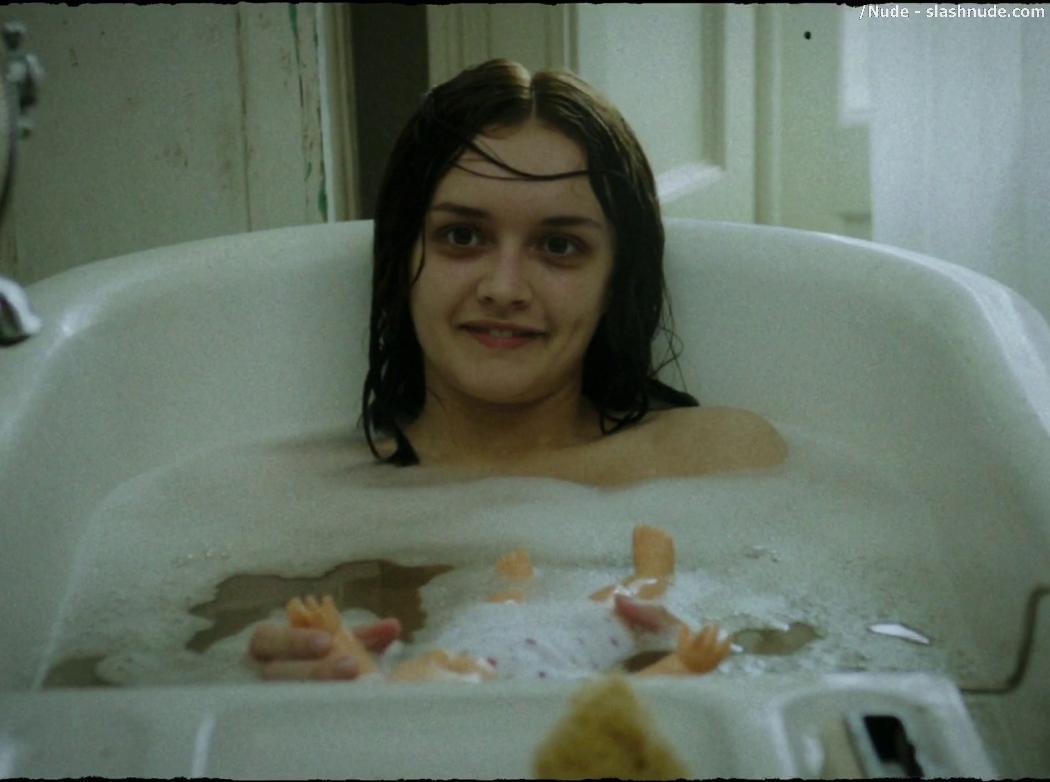 Olivia Cooke Topless In Bathtub In The Quiet Ones 2