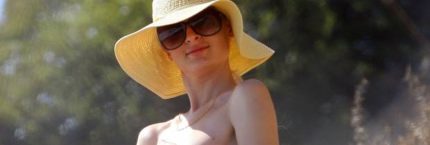 paris hilton topless during bikini shoot 5529