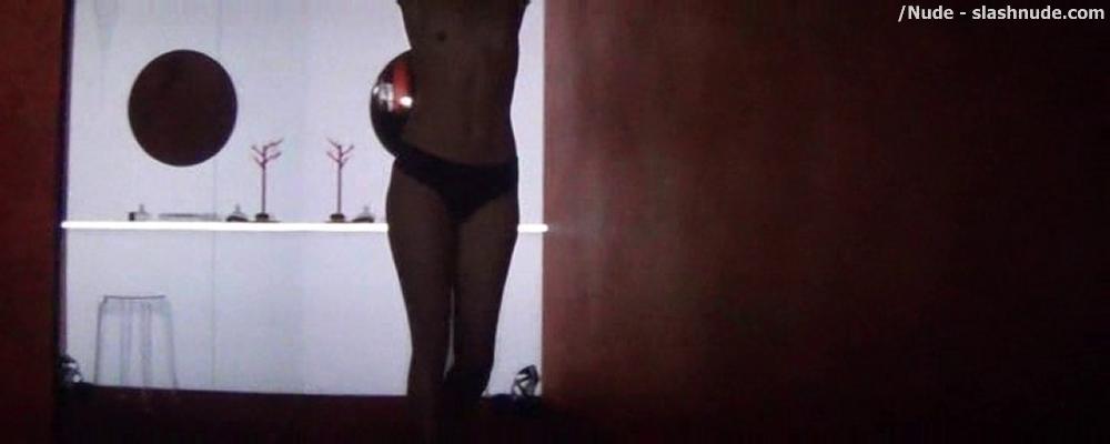 Piper Perabo Topless With An Unbeatable Ass In Looper 3