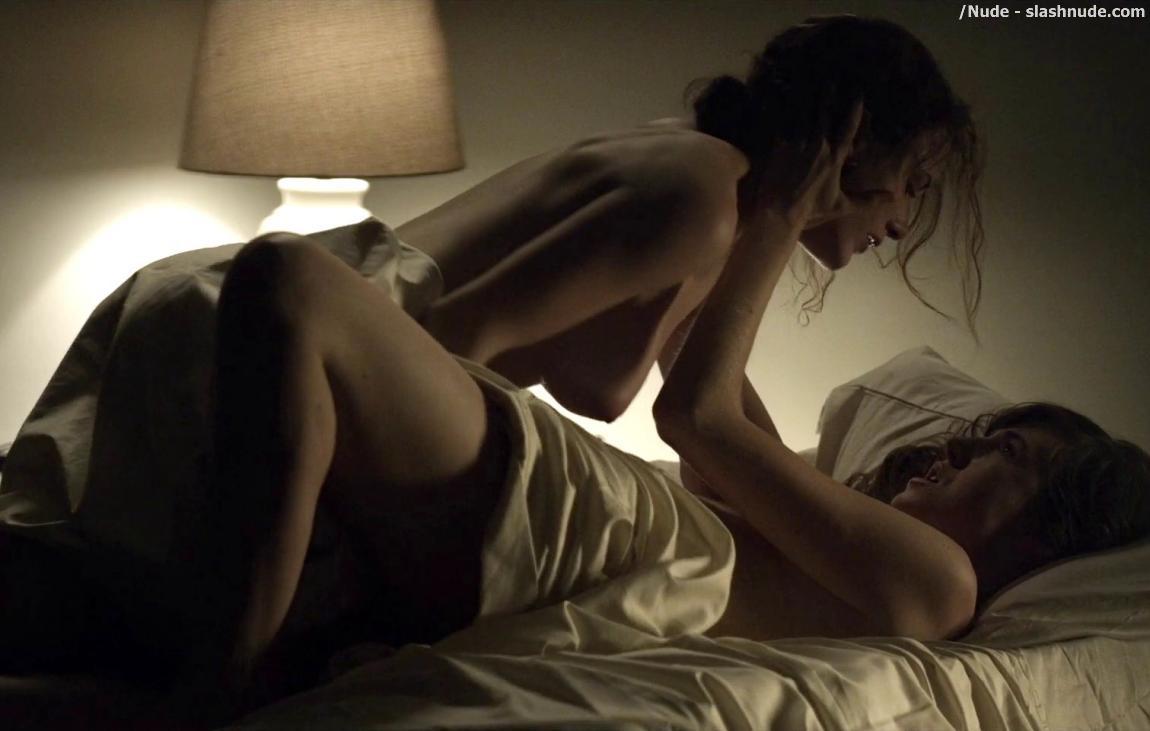 Rachel Brosnahan Kate Lyn Sheil Topless In House Of Cards 12