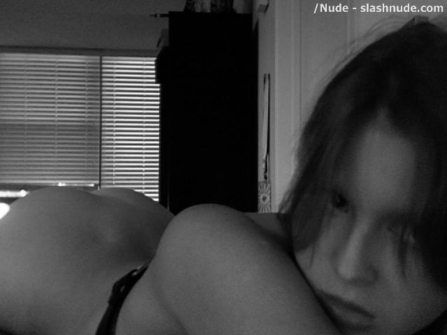 Renee Olstead Nude Body Revealed In Leaked Photos 8