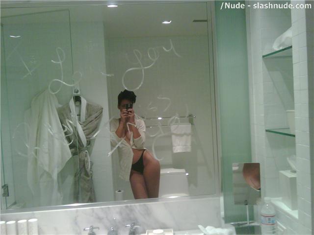 Rihanna Nude Photos With Chris Brown 4