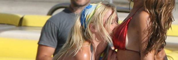 riley steele breast slips out filming piranha 3d 5202