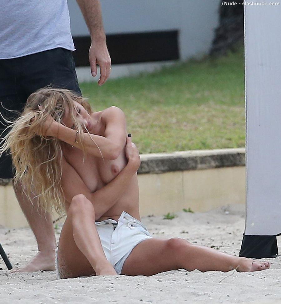Rosie Huntington Whiteley Topless For Photo Shoot At Beach 3