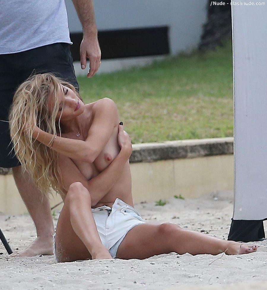 Rosie Huntington Whiteley Topless For Photo Shoot At Beach 7