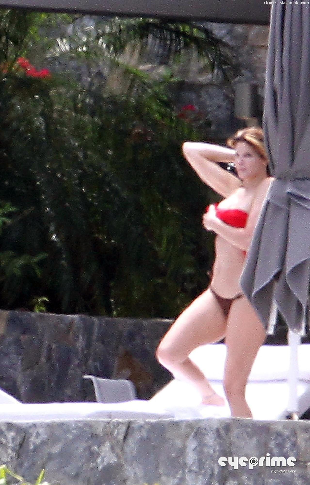 Stephanie Seymour Topless Sunbathing On Holiday 1