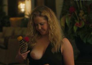amy schumer topless in snatched 1585 10