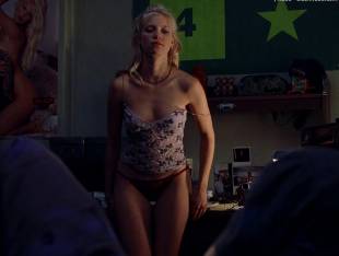 amy smart topless in road trip 0421 1