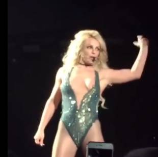 britney spears nipple slips out during las vegas concert 4988 1