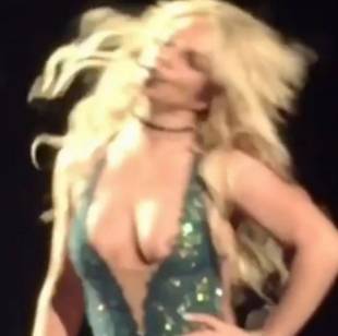 britney spears nipple slips out during las vegas concert 4988 12