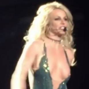 britney spears nipple slips out during las vegas concert 4988 15