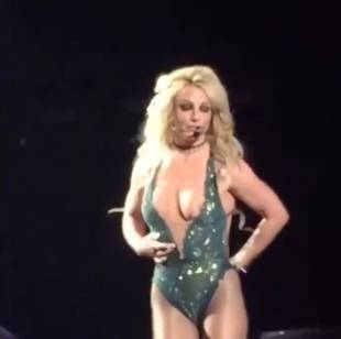 britney spears nipple slips out during las vegas concert 4988 3